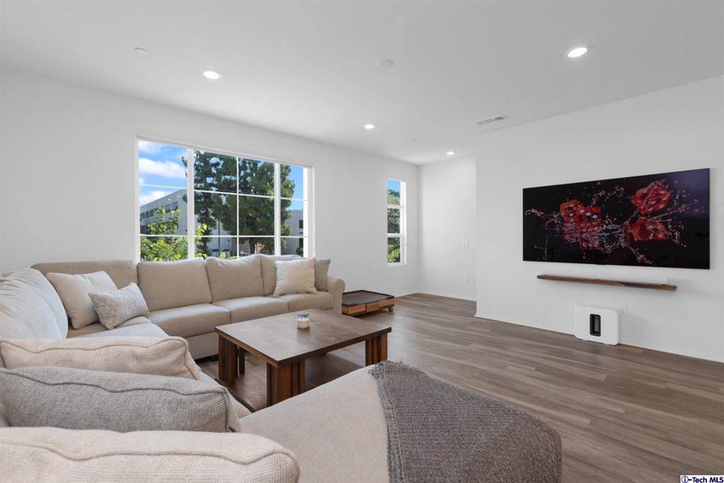 1550 Cameron Avenue - Photo 1