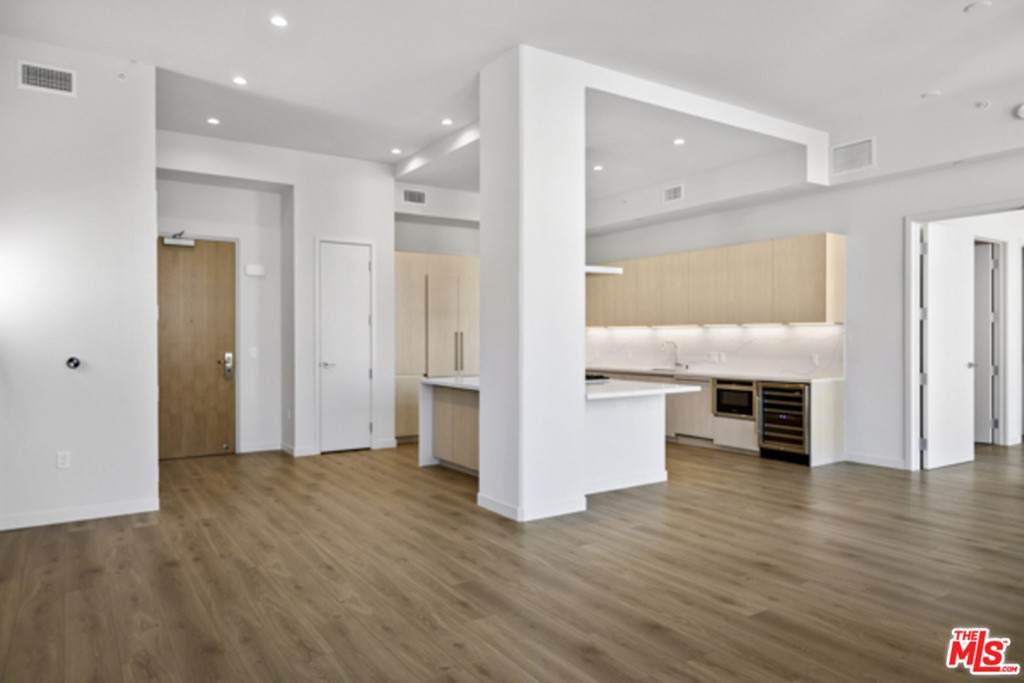 2435 Sepulveda Boulevard - Photo 1