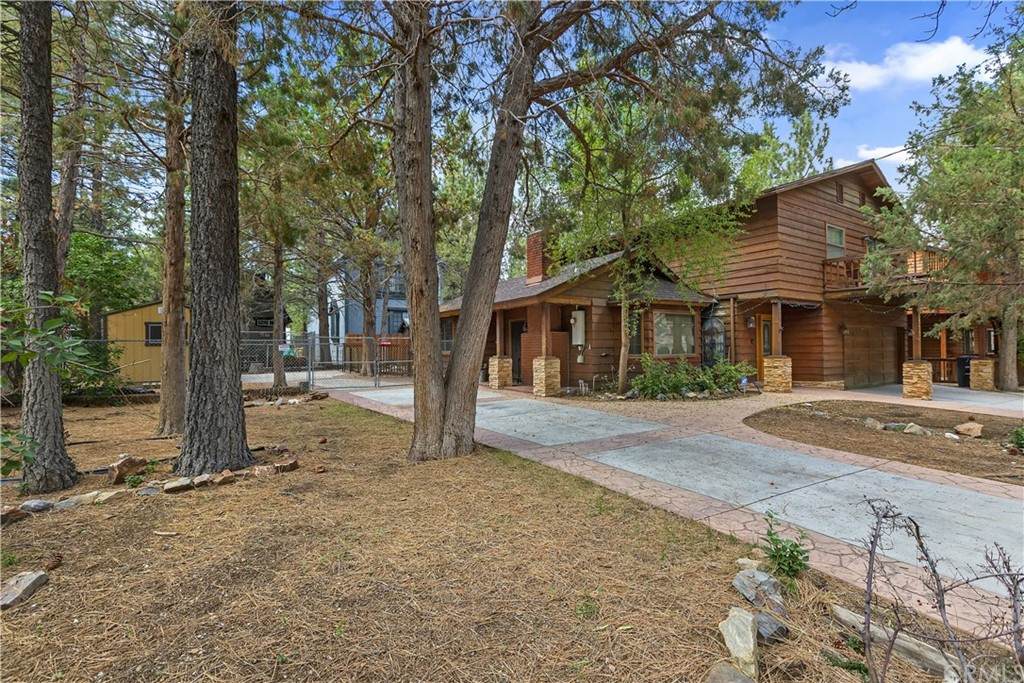 933 E Lane - Photo 1