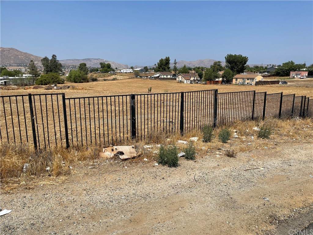 22020 Bay Avenue - Photo 1