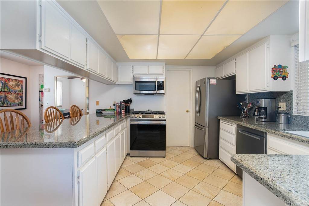 305 Ardmore Avenue - Photo 1