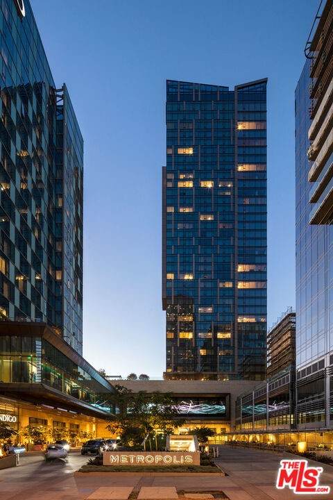889 Francisco Street - Photo 1