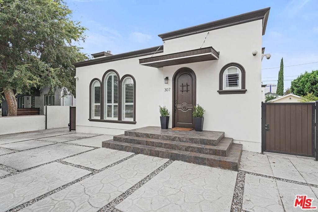 307 Windsor Boulevard - Photo 1