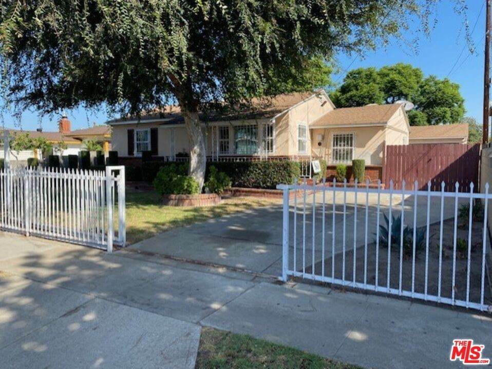 3615 106Th Street - Photo 1