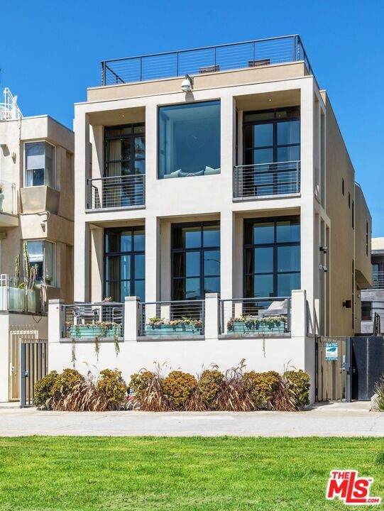 2311 Ocean Front Walk - Photo 1