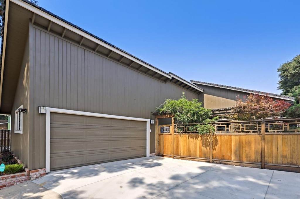 717 California Way - Photo 1