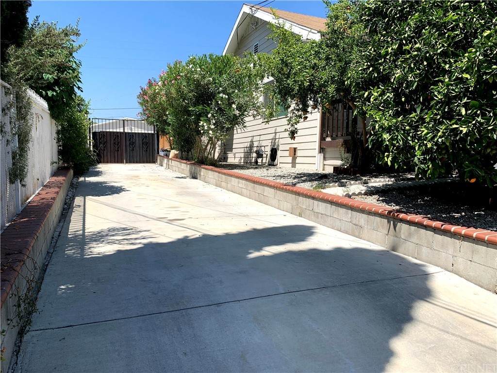 414 Avenue 56 - Photo 1