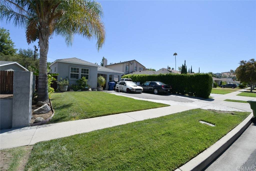 5140 Newcastle Avenue - Photo 1