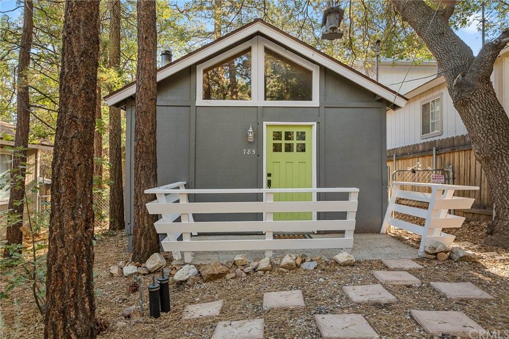 785 Vista Avenue - Photo 1