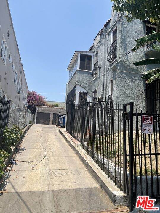 253 Columbia Avenue - Photo 1