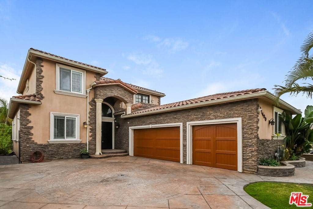 11400 Lakewood Boulevard - Photo 1