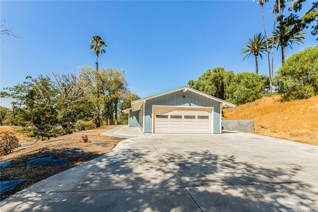 5100 Victoria Hill Drive - Photo 1