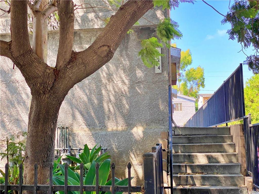 824 Centinela Avenue - Photo 1
