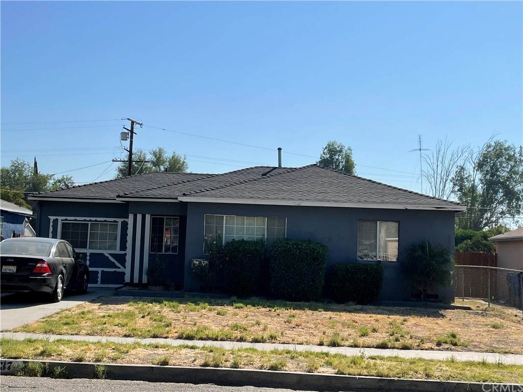 1237 Blackstone Avenue - Photo 1