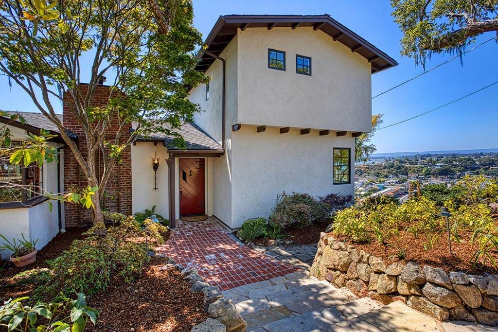 204 Burnham Court - Photo 1