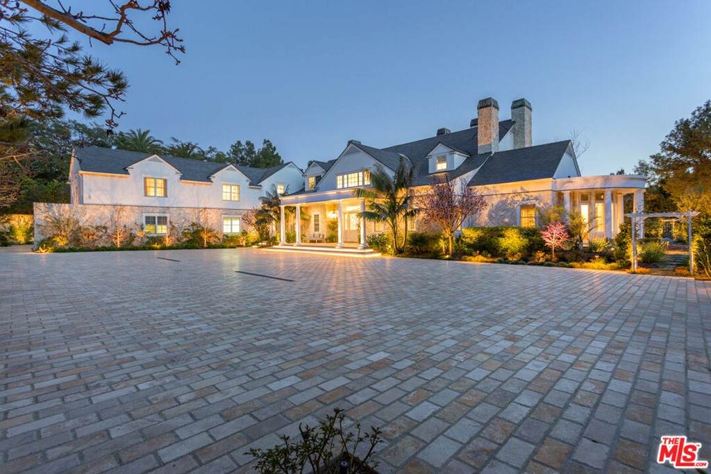 65 Beverly Parkway - Photo 1