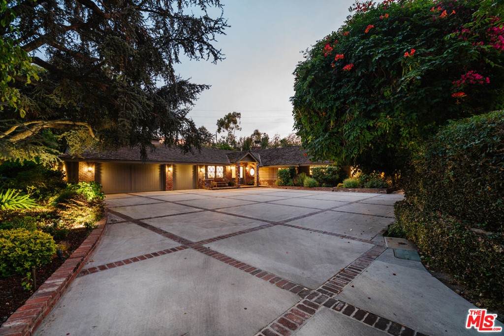 23 Toluca Estates Drive - Photo 1