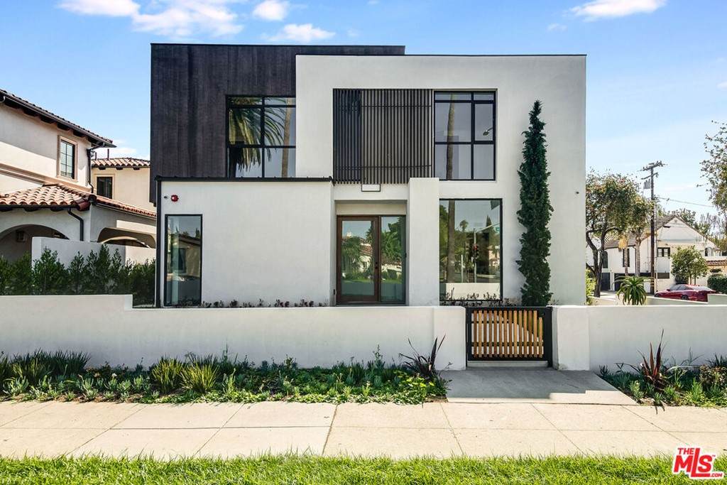 200 Doheny Drive - Photo 1