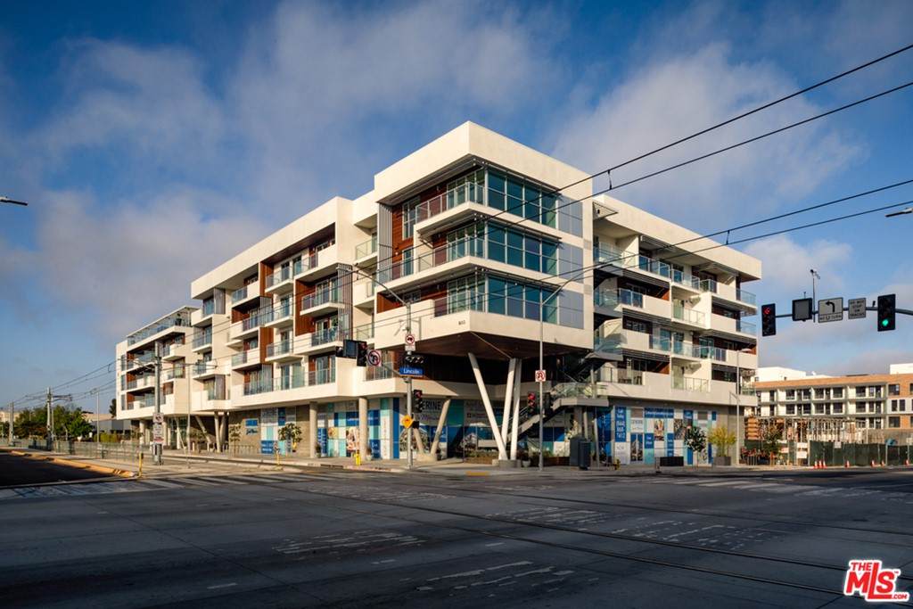 800 Colorado Avenue - Photo 1