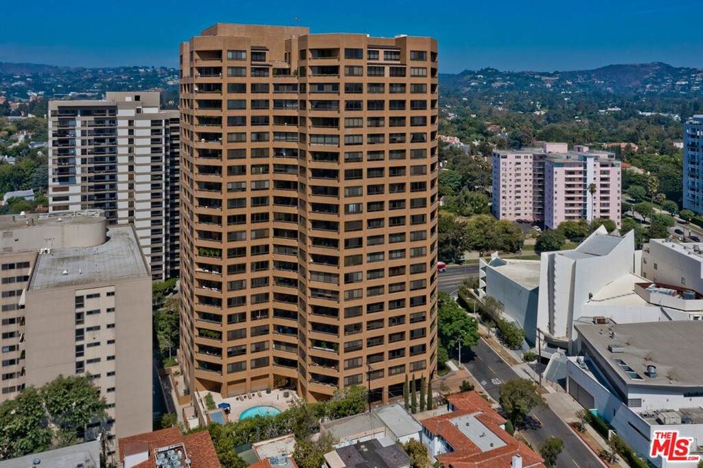 10430 Wilshire Boulevard - Photo 1