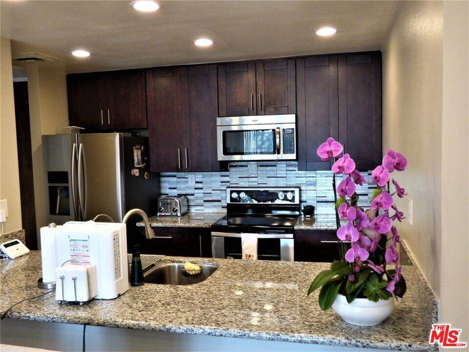 435 La Fayette Park Place - Photo 1