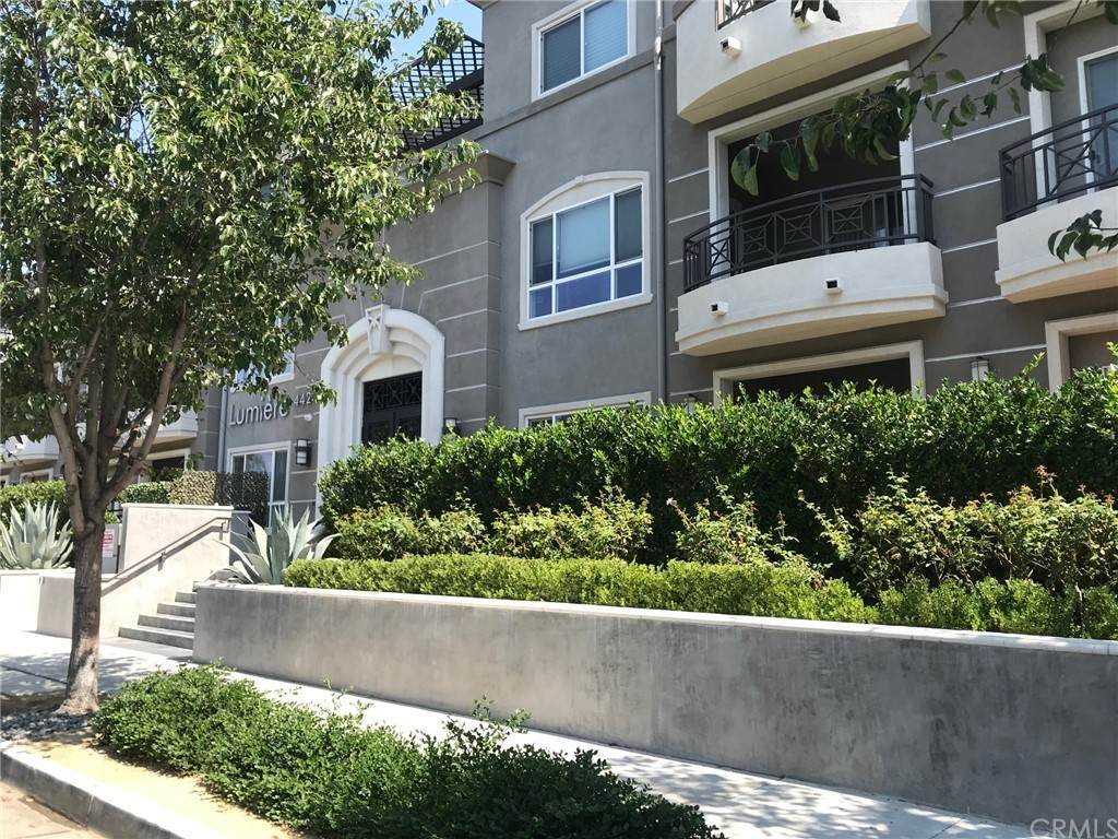 4424 Whitsett Avenue - Photo 1