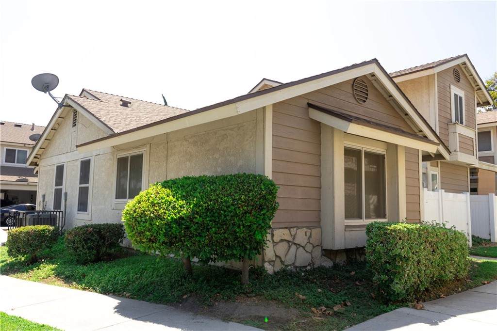 1650 Campus Avenue - Photo 1