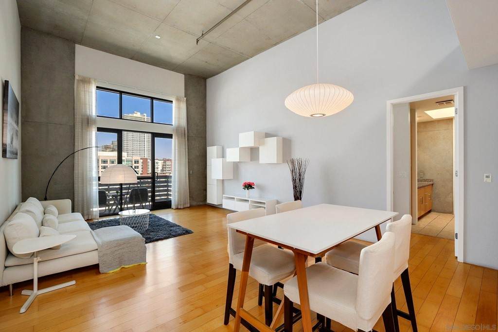 527 10Th Ave - Photo 1