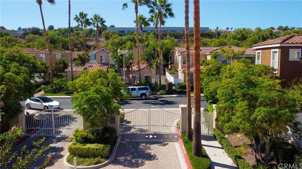 112 Las Flores - Photo 1