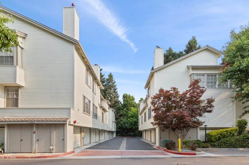 971 Belmont Terrace - Photo 1