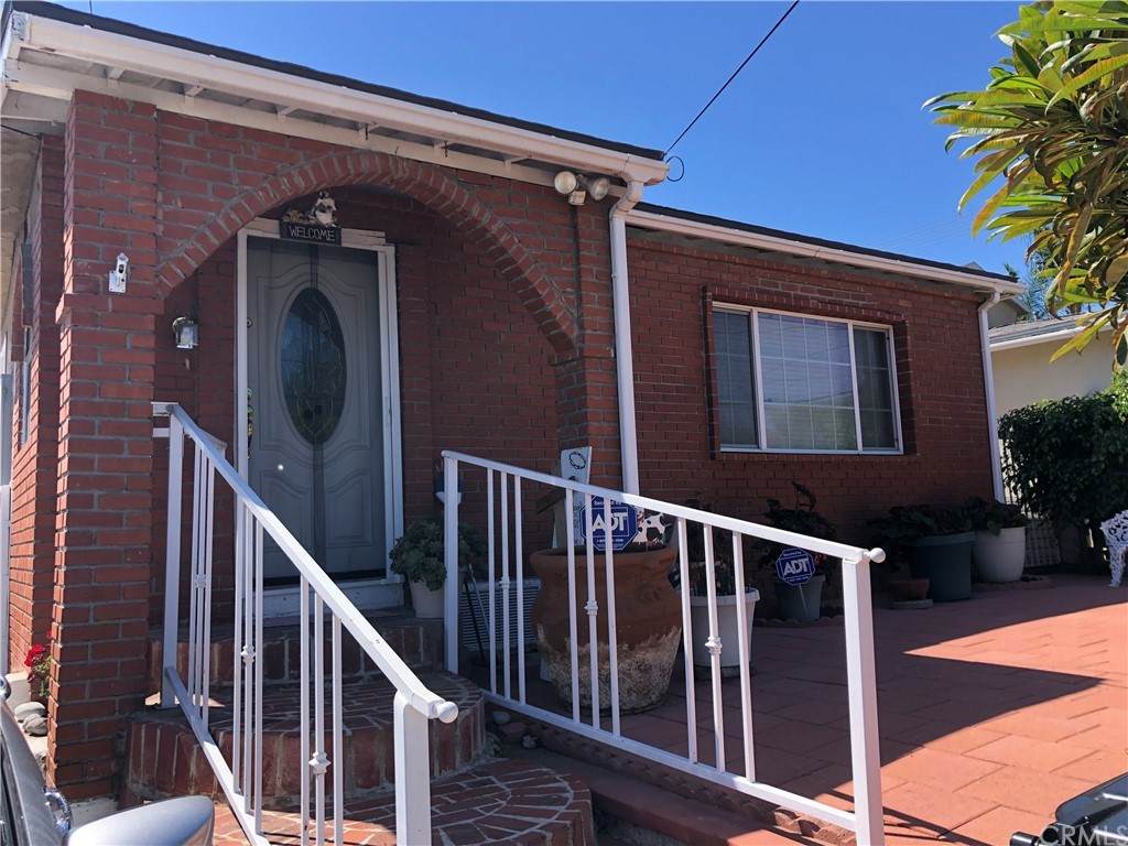 883 Crestwood Avenue - Photo 1
