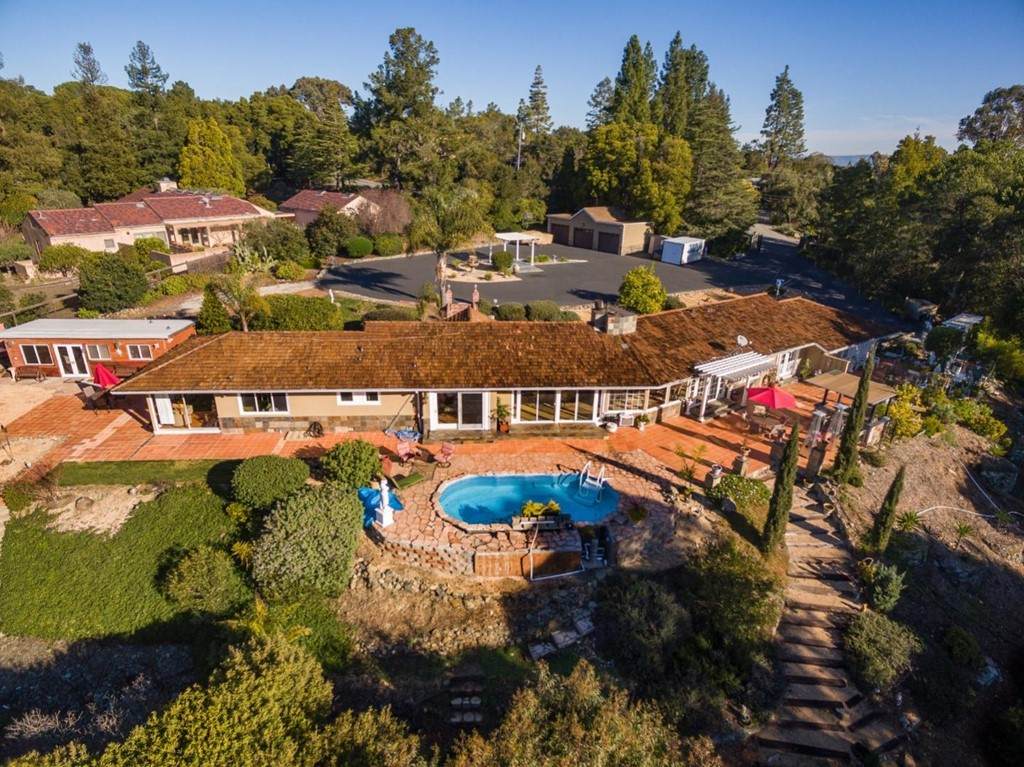 650 Woodside Drive - Photo 1