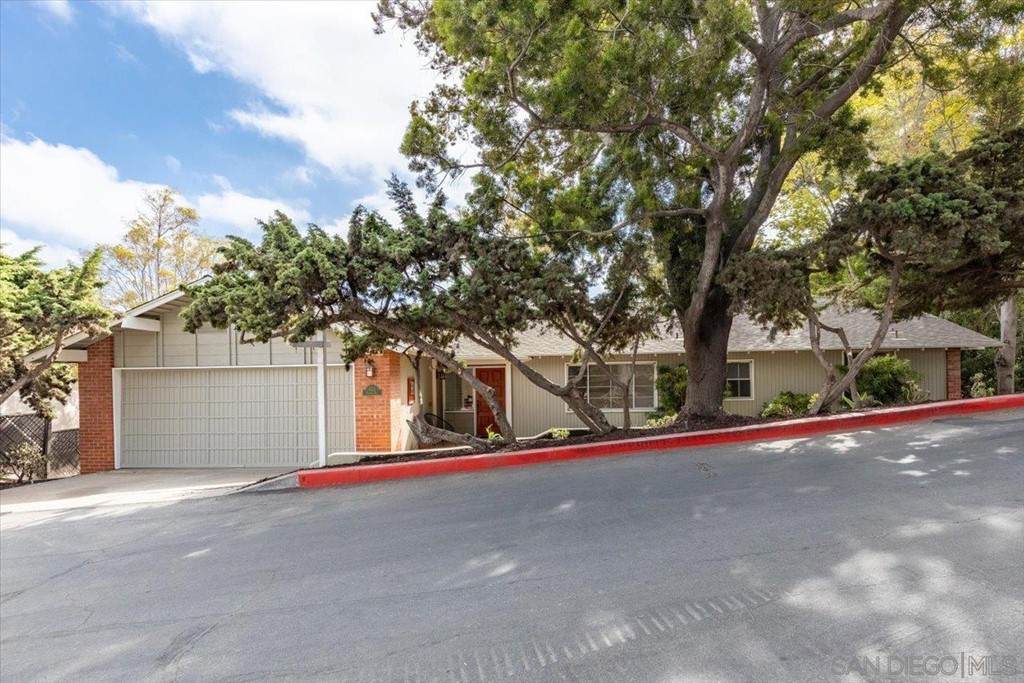 4421 Plumosa Way - Photo 1