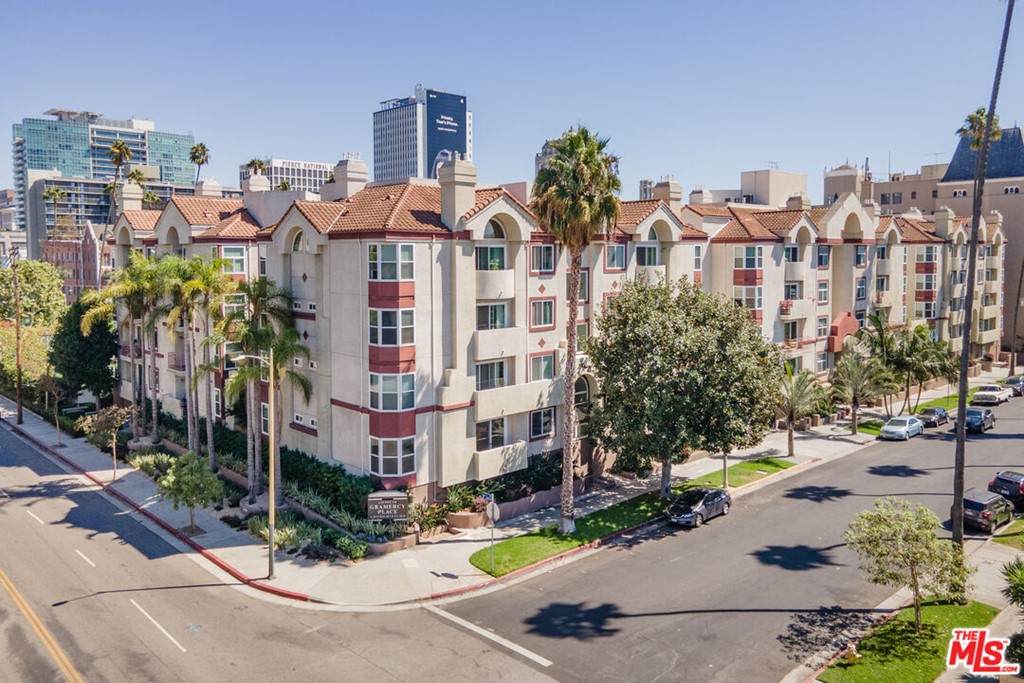 620 Gramercy Place - Photo 1