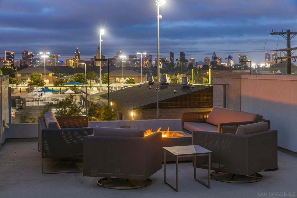 704 7th Street - Photo 1