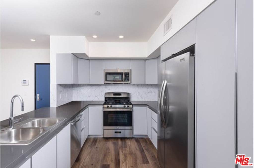 1150 Cahuenga Boulevard - Photo 1