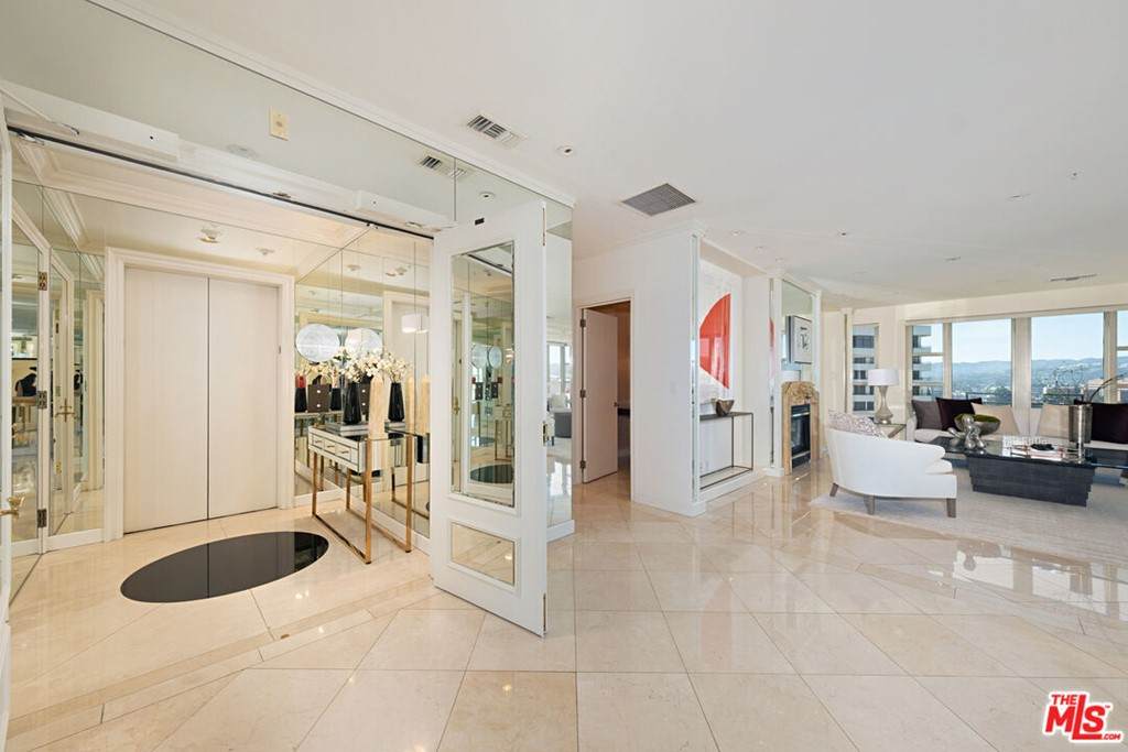 10580 Wilshire Boulevard - Photo 1