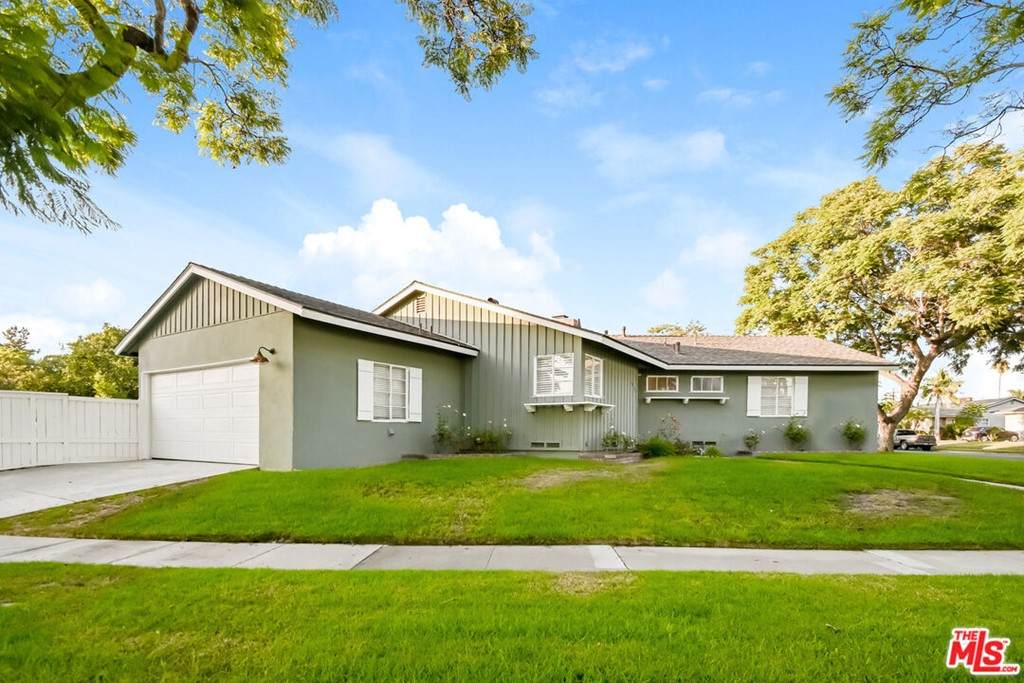 1027 Park Lane - Photo 1