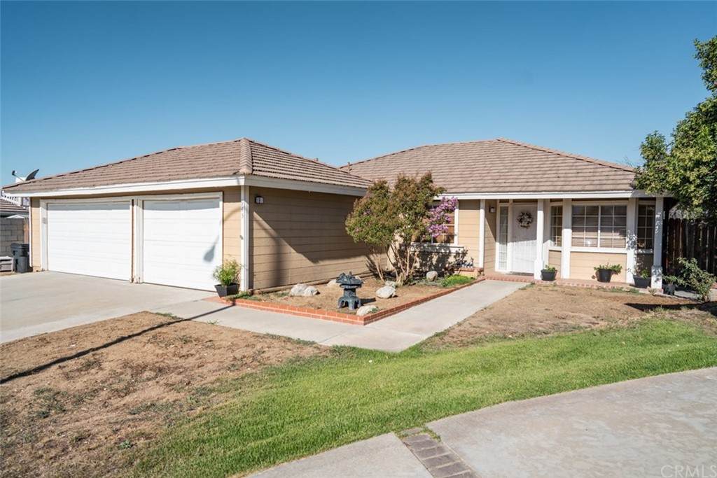 943 Holly Court - Photo 1