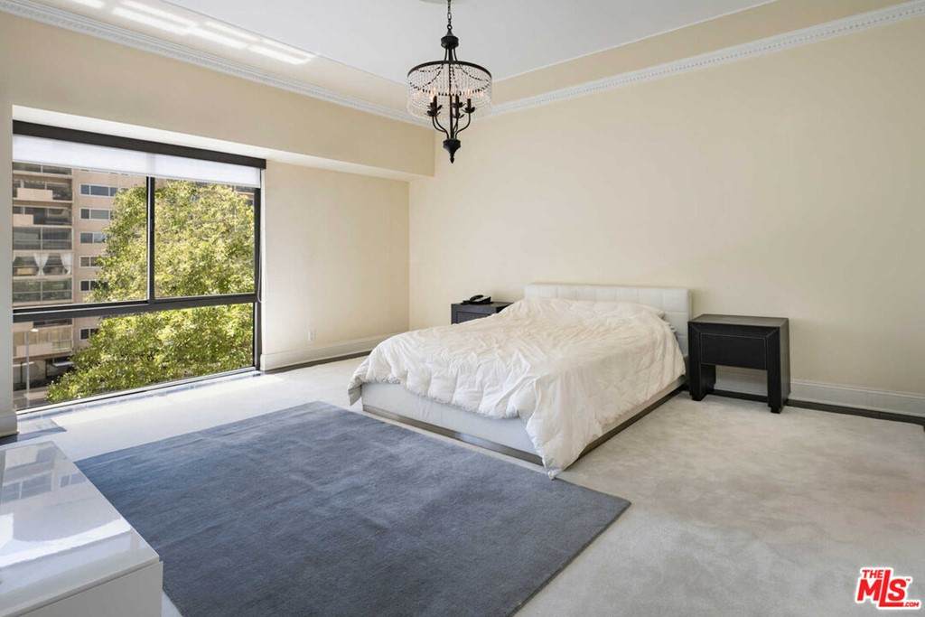 10445 Wilshire Boulevard - Photo 1