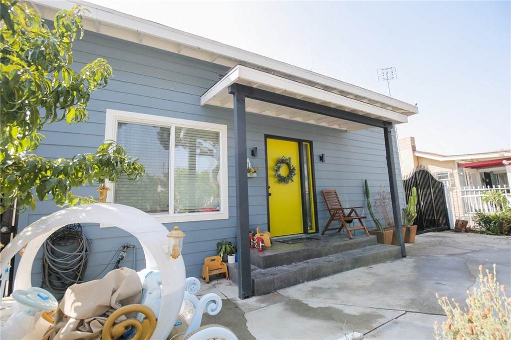 1942 43rd Street - Photo 1