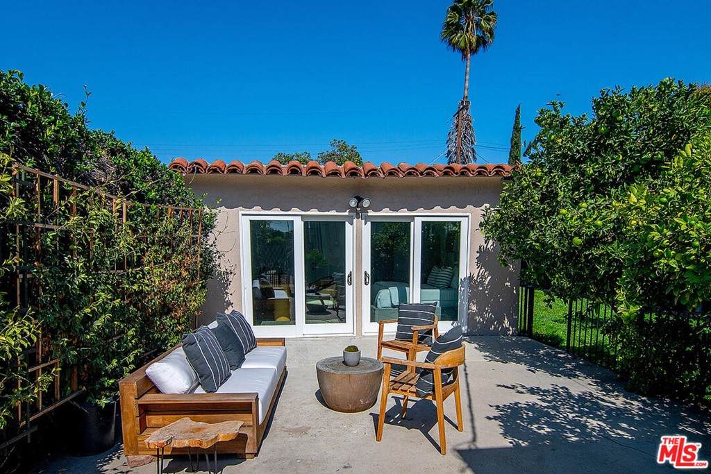1706 Carmelina Avenue - Photo 1