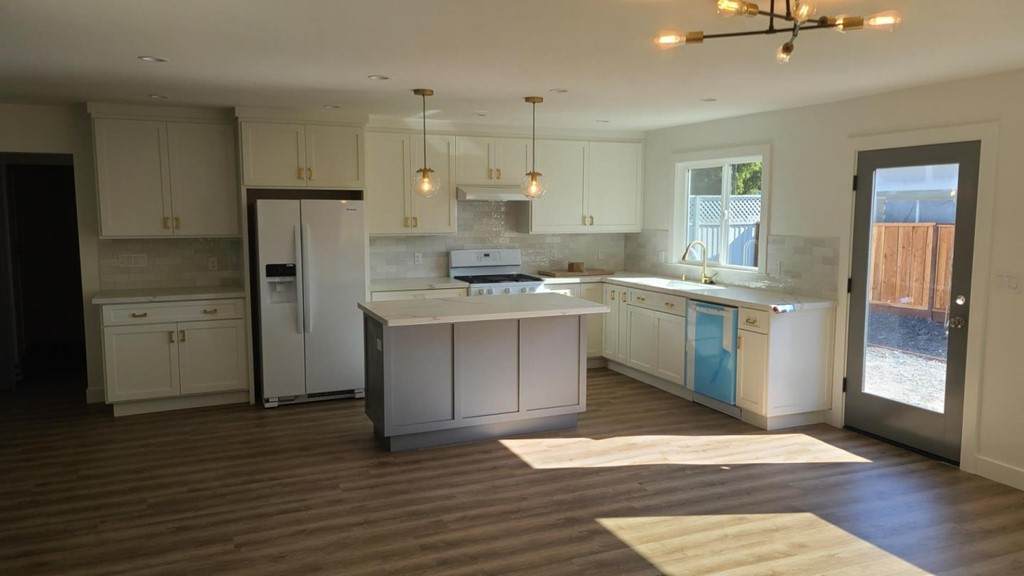 810 Carolina Avenue - Photo 1