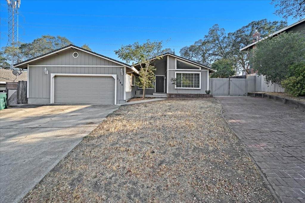 2789 King Edward Drive - Photo 1