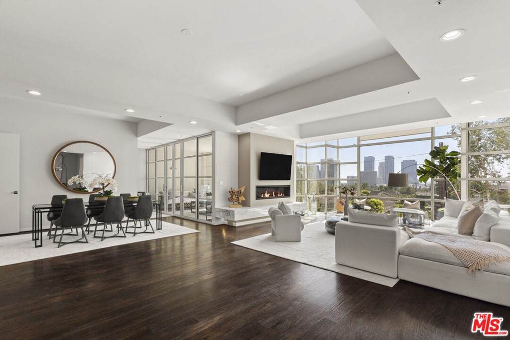 10380 Wilshire Boulevard - Photo 1