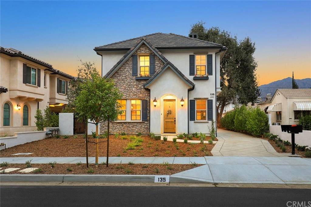 135 El Dorado Street - Photo 1
