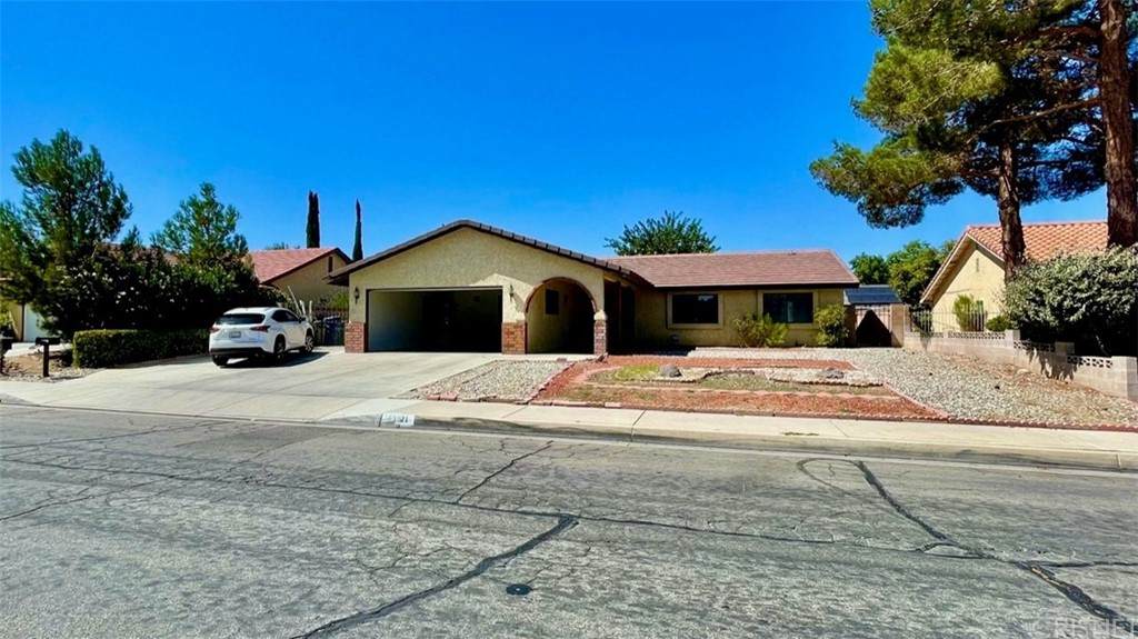 43121 32nd Street - Photo 1