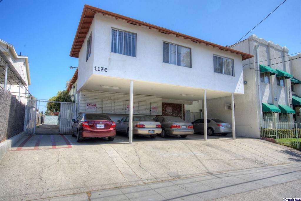1176 Kingsley Drive - Photo 1