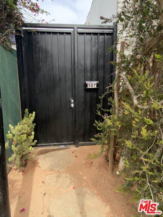 507 Rose Avenue - Photo 1