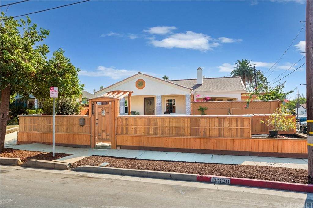 3326 London Street - Photo 1